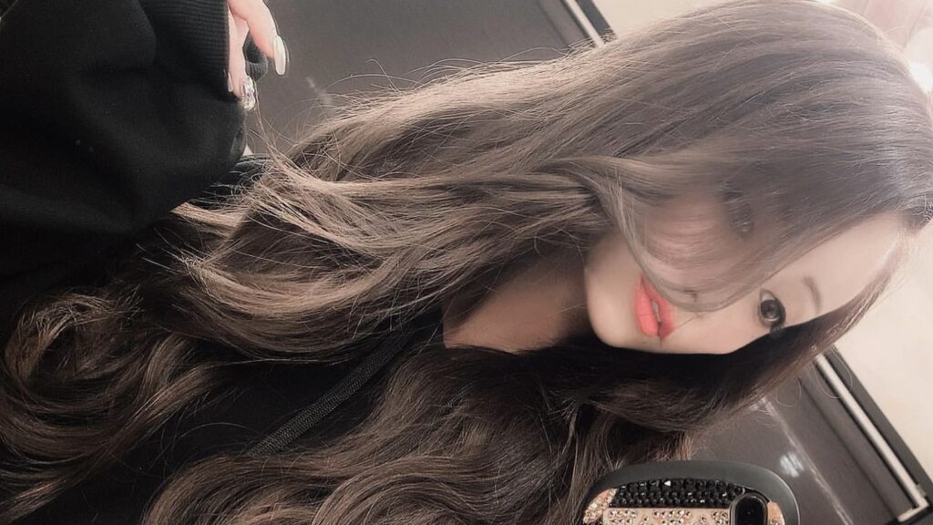 姉agehaモデル ねもやよ 根本弥生 の髪型が可愛すぎる 行きつけの美容院やヘアカラーについてもご紹介 Influencer Follower